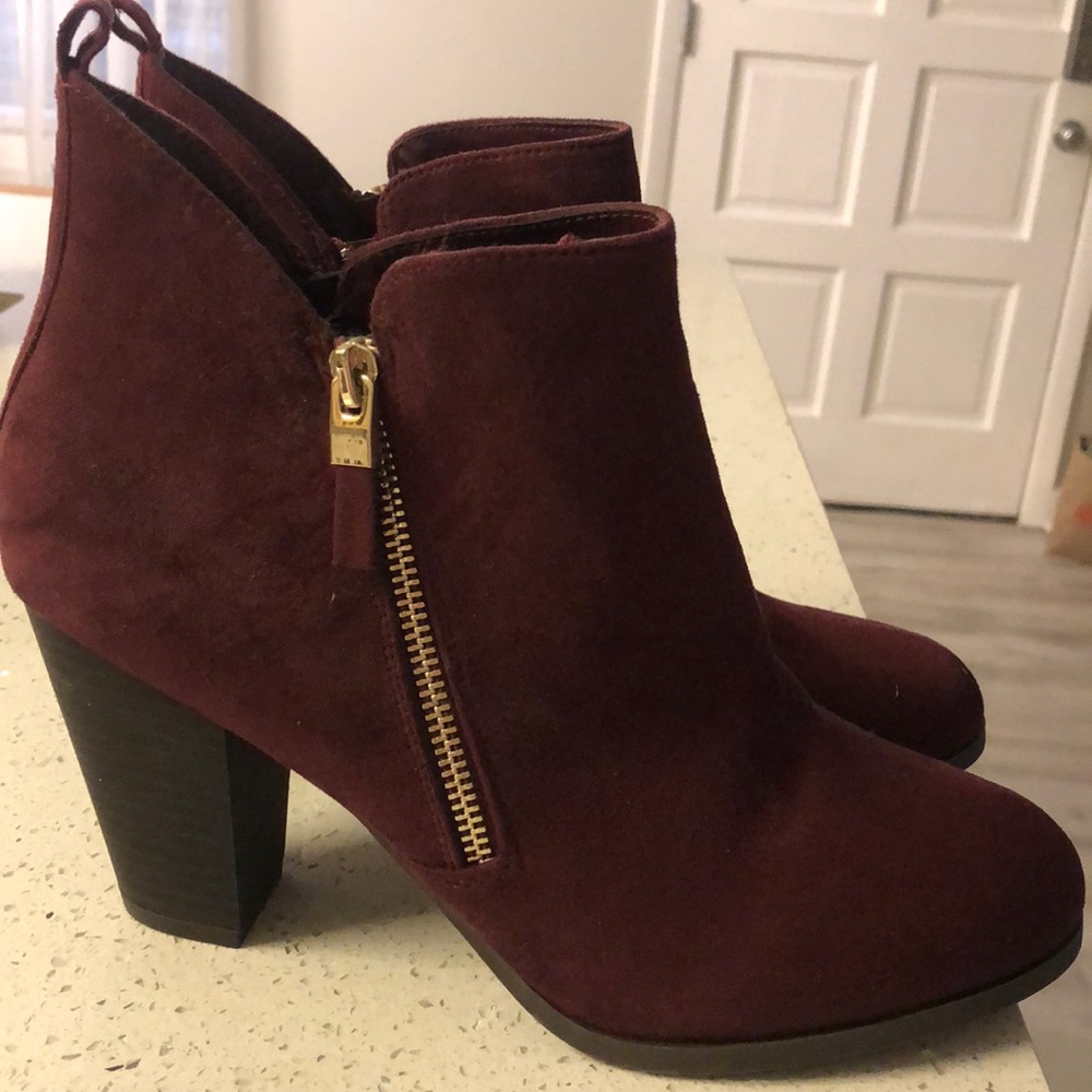 Maroon booties, only worn once, size 11